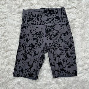 Lululemon In Movement Shorts Size 2 Efflorescent Nebula Black